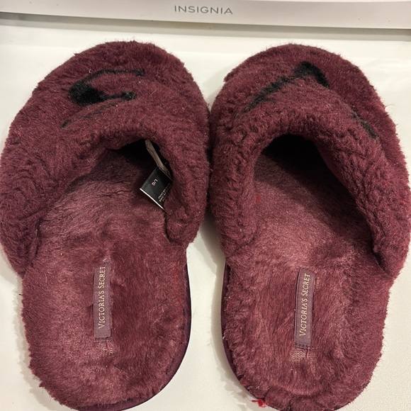 Victoria Secret Slippers Pre-Owned - Picture 2 of 4